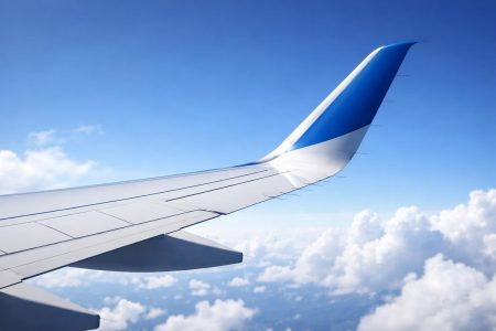 aileron-avion-ciel-bleu-nuages