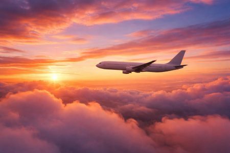 avion-vol-ciel-nuages-couleurs-coucher-soleil
